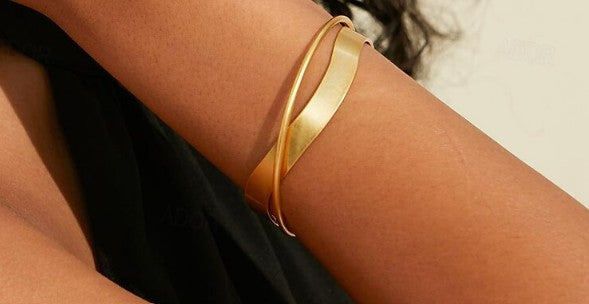 Children's, Teens' and Mothers' Bangles:  Surgical Steel, Gold IP,  Bangle with Gift Box